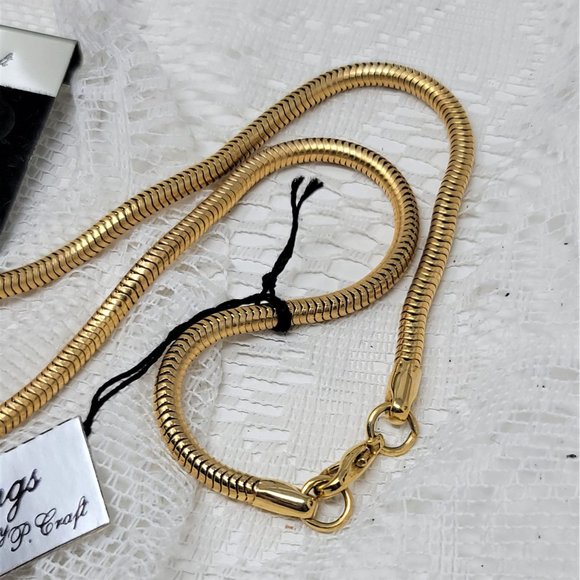 Vintage Necklace & Earring Set Goldtone Pierced Earrings - Picture 5 of 8